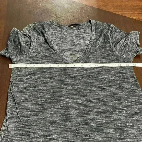 LULULEMON  Sport Tee V-Neck Short Sleeve Heather Gray - Picture 4 of 5